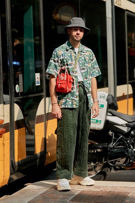 Jasper Aesthetic, Colorful Outfits Men, Riley Aesthetic, Colorful Mens Fashion, Mens Street Style Spring, Japanese Street Fashion Men, Summer Work Dresses, Masc Fashion, Shirt Outfit Men