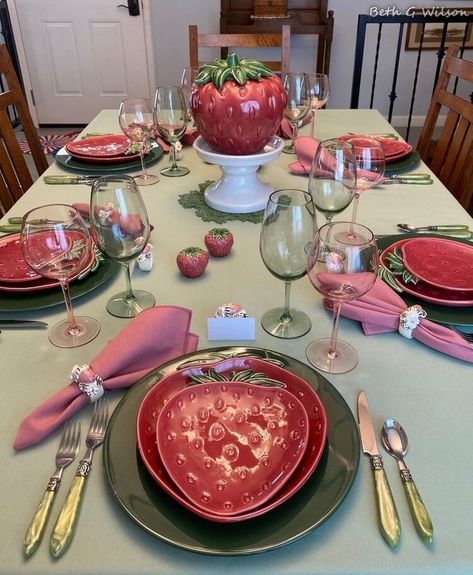 Strawberry Dining Room, Strawberry Plates, Strawberry Furniture, Strawberry Bedroom, Strawberry Room, Strawberry Teapot, Cherry House, Whispers Of The Heart, Tablescapes Summer