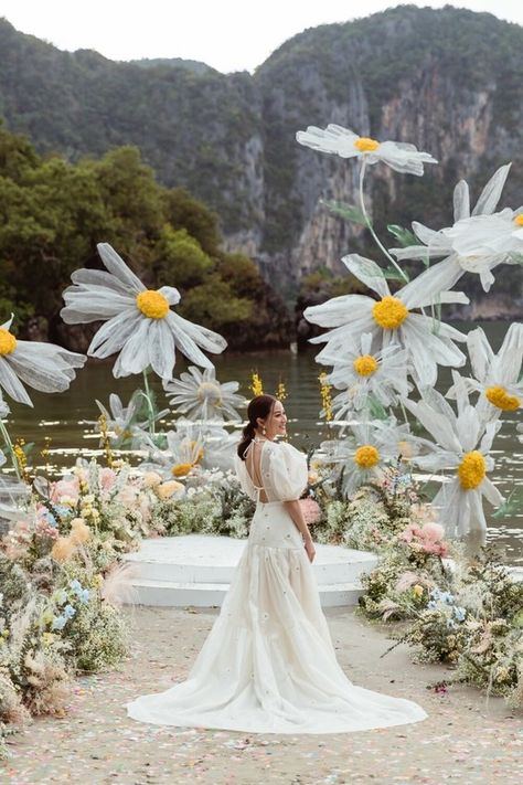 An INCREDIBLE daisy themed wedding in Thailand | Real Weddings, Wedding Inspiration | 100 Layer Cake Daisy Wedding Decor, Daisy Themed Wedding, Wedding In Thailand, Cake Paper, Daisy Wedding, Wedding Backdrop Design, Wedding Backdrop Decorations, Wedding Stage Decorations, 100 Layer Cake