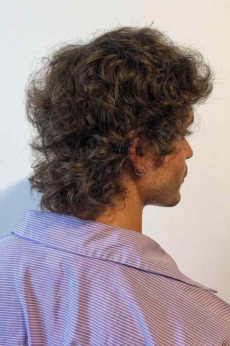 Mullet Haircut Woman, Men Perm, Long Curly Hair Men, Male Haircuts Curly, Mohawk Mullet, Men Haircut Curly Hair, Mullet Haircut, Undercut Pompadour, Curly Mullet