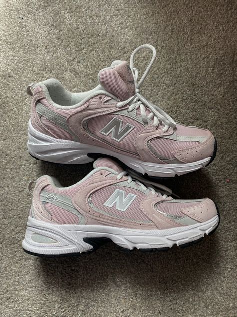 Pink Sport Shoes, Shoe Aesthetic, New Balance Shoe, Pretty Shoes Sneakers, Shoe Wishlist, Balance Sneakers, Cute Sneakers, Cute Nikes, Girly Shoes