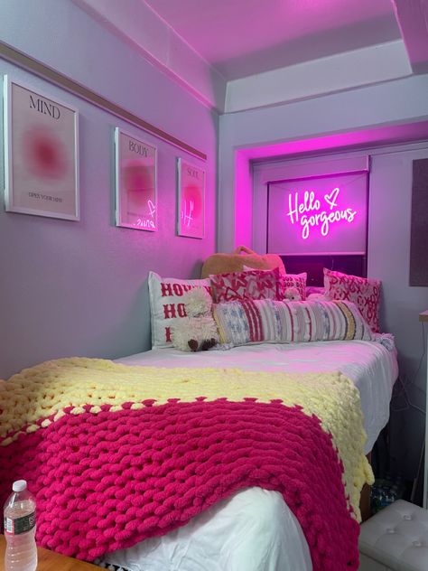 Dorm Room Ideas Neon Sign, Dorm Decor Colorful, Pink And Silver Dorm Room Ideas, Dorm Decorations Pink, Hot Pink Dorm Room Aesthetic, Single Dorm Room Ideas Pink, Girly College Dorm Room Ideas, Party Dorm Room, Barbie Dorm Room