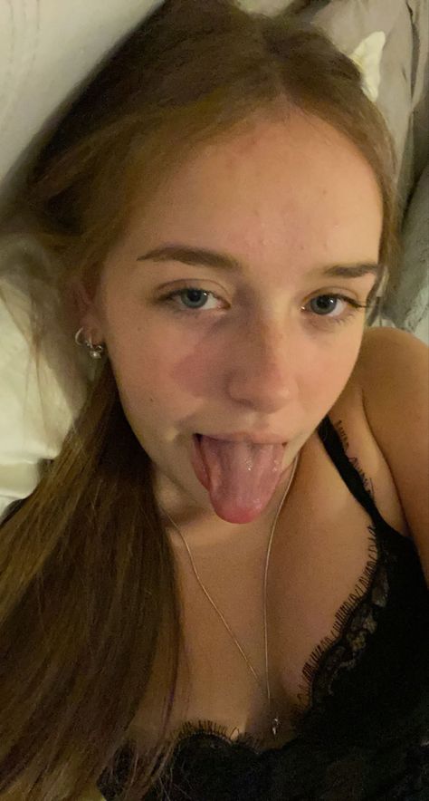 Stinky Reaction Pic, White Stuff On Face, Laying In Bed Snap, Pretty Selfies 13 Age, Gooning Fuel, Tounge Out Face, Tongue Selfie, Tongue Out Selfie, Running Makeup