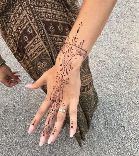 Hanna Tattoo, Cool Henna, Henne Tattoo, Cute Henna Designs, Cute Henna Tattoos, Henna Style Tattoos, Jagua Henna, Henna Inspo, Henna Inspired Tattoos