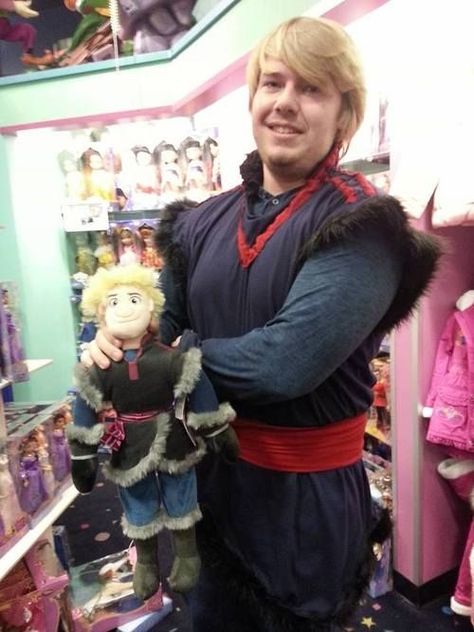 Kristoff from Frozen #cosplay Frozen Cosplay, Elsa Cosplay, Kids Part, Frozen Costume, Disney Princess Movies, Frozen Movie, I Saw The Light, Disney Cosplay, Face Characters