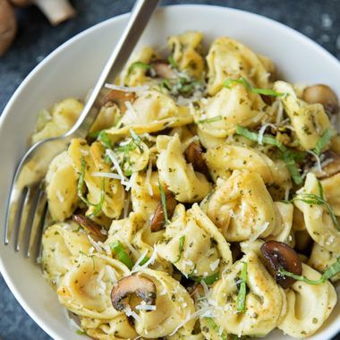 30-Minute Pesto Tortellini Recipe - Life Made Simple Tortellini Recipes Pesto, Pesto Tortellini Recipes, Toasted Tortellini, Tortellini With Pesto, Tortellini Recipes Crockpot, Tortellini Pesto, Vegan Tortellini, Recipes Pesto, Cheese Tortellini Recipes