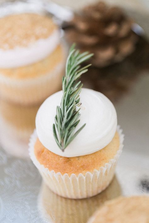 Fresh Herbs Diy Wedding Cupcakes, Rustic Cupcakes, Succulent Cake, Wedding Cake Alternatives, Diy Wedding Cake, White Cupcakes, Cupcake Flavors, Wedding Dessert Table, Wedding Dessert