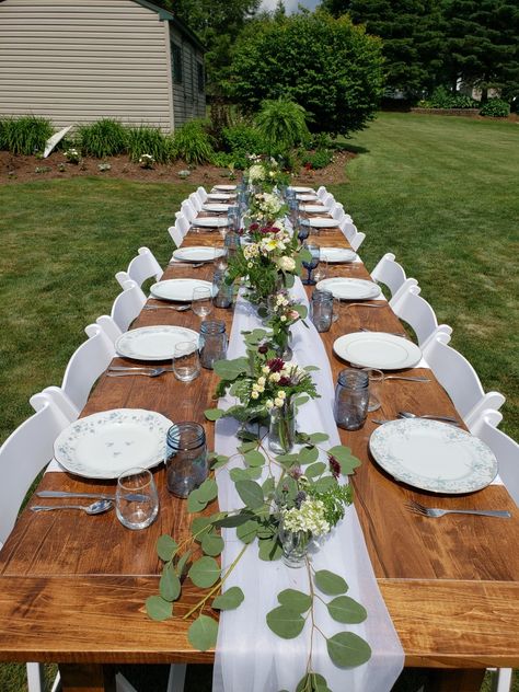 Micro Wedding Centerpieces, Micro Wedding Dinner Table, Outdoor Wedding Reception Table Decor, Picnic Table Reception, Micro Wedding Backyard, Small Outdoor Wedding Reception, Micro Wedding Table, Micro Wedding Decor, Microwedding Ideas