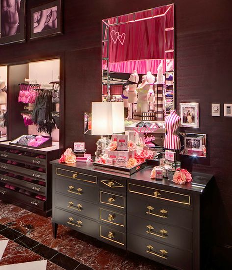 ▻༚𝑉𝑖𝑐𝑡𝑜𝑟𝑖𝑎‘𝑠 𝑆𝑒𝑐𝑟𝑒𝑡༚◅ ▹ˑ²⁶ˑ₀₁²⁰²¹ˑ◃ Secret Interior Design, Victoria Secret Bedroom, Victoria Secret Store, Victoria Secret Shops, Ayesha Khan, Lash Studio, Boutique Inspiration, Secret House, Babe Cave