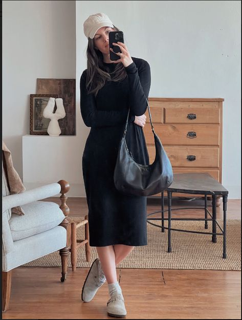 Dress With Birkenstocks, Clogs With Dresses, Style Birkenstock Clogs, Style Birkenstock Boston, Birkenstock Boston Clog Outfit, Clog Outfit Summer, How To Style Clogs, Boston Clogs Outfit, Minimalist Winter Outfit