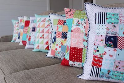 Everyday Celebrations: Simple Patchwork Pillows - FREE Pattern Patchwork Pillows, Beginner Quilting Projects, Quilted Pillows, Make Your Own Pillow, Quilted Pillow Covers, Sewing Cushions, Roll Pillow, Pillow Ideas, Patchwork Baby