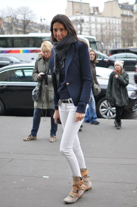 Emanuel Alt, French Voguettes, Geraldine Saglio, Emmanuelle Alt Style, Jeans Heels Outfit, Fashion 2000, Entertaining House, Emmanuelle Alt, White Jeans Outfit