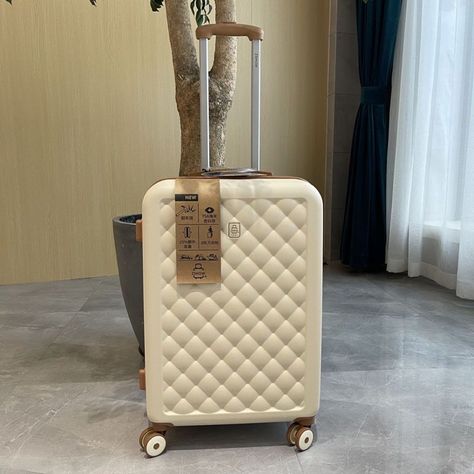 #hardsideluggage #luggage #quiltedmould #mold #hardluggage #fashion #fashionbag #fashionluggage #customdesign #productdesign #3D #luxuryluggage #beautifuldesign #highfashion #highfashionluggage #style #diamondquilted #hardsidemold Tas Lv, Best Travel Luggage, Fashion Dream Job, Luxury Luggage, Cute Luggage, Suitcase Organization, Hardside Luggage, Luggage Bags Travel, Travel Suitcase