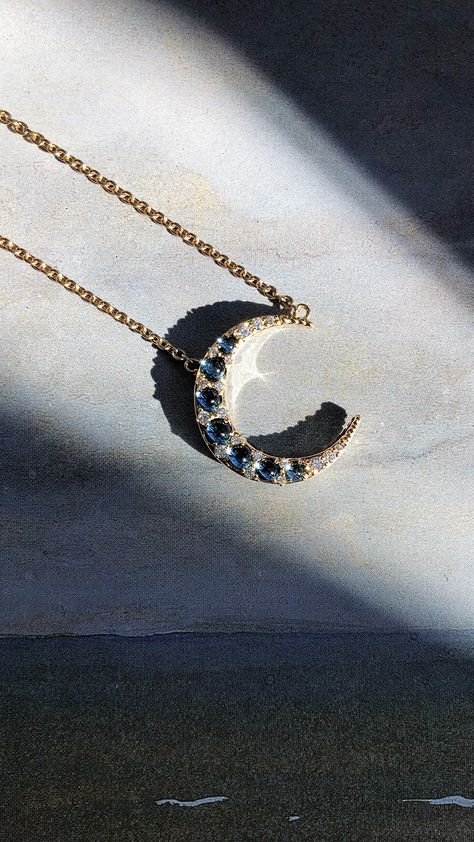 18k yellow gold crescent moon charm necklace featuring aquamarines and diamonds! #moonnecklace #mooncharm #aquamarine #diamondjewelry Moon Inspired Jewelry, Zein Shion, Necklace Van Cleef, Diamond Moon Necklace, Gold Crescent Moon Necklace, Van Cleef Necklace, Moon Jewellery, Moon Goddess Necklace, Crescent Moon Necklace Gold