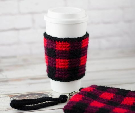 Buffalo Plaid Cup Cozy Buffalo Plaid Crochet, Crochet Buffalo, Novelty Crochet, Crochet Coffee Cup Cozy, Crochet Cozies, Crochet Coffee Cup, Coffee Cozy Pattern, Cup Cozy Crochet Pattern, Cup Cosy