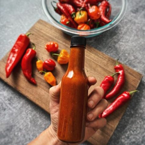 Homemade Fermented Hot Sauce - The Homesteading RD Hot Sauce Recipe Homemade, Fermented Eggs, Fermented Hot Sauce Recipe, Fermented Hot Sauce, Hot Sauce Recipe, Fermented Honey, Fermentation Crock, Raw Apple Cider Vinegar, Hot Sauce Recipes