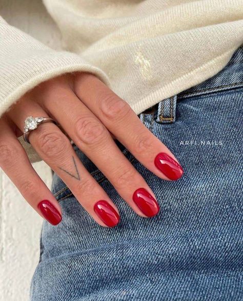 Red Oval Nails Short, Short Red Oval Nails, Squoval Red Nails, Rounded Short Nails, Short Oval Red Nails, Round Nails Red, Short Gel Nails Red, Short Round Red Nails, Red Oval Acrylic Nails