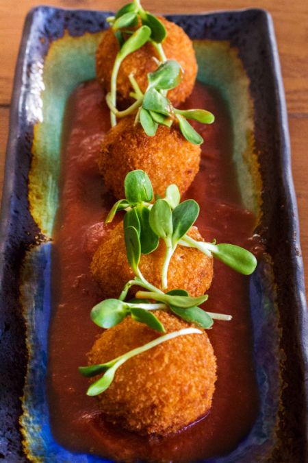 Sweet Potato Croquettes, Cheesy Sweet Potato, Sweet Potato Balls, Tomato Dipping Sauce, Croquettes Recipe, Potato Balls, Potato Croquettes, Stuffed Potato Balls, Delicious Treats