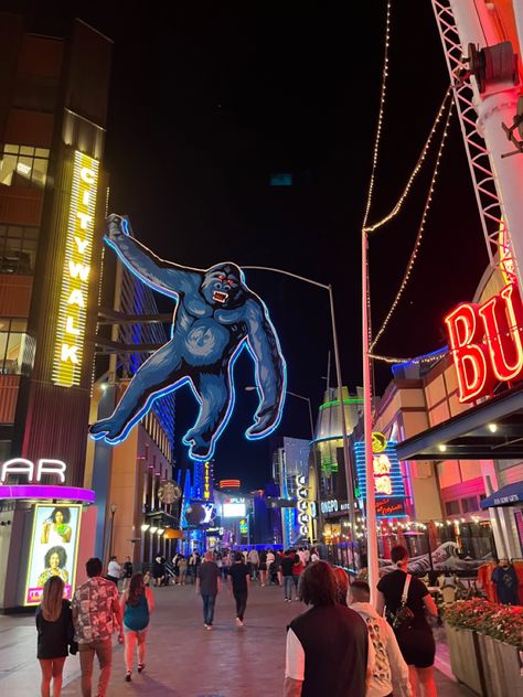 Iconic city walk gorilla City Walk Aesthetic, Walk Aesthetic, Universal City Walk, Universal Hollywood, La Travel, Universal Parks, Disney World Rides, Thrill Ride, Future Lifestyle