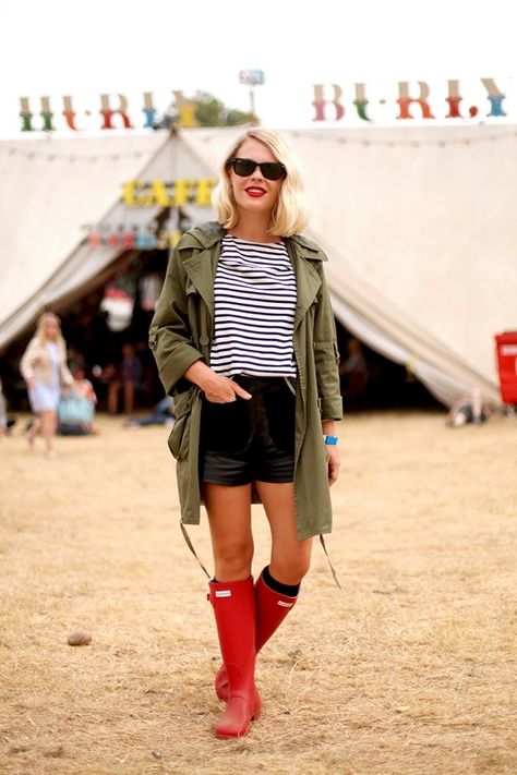 . Festival Outfit Rain, Rainy Festival Outfit, Rain Images, Latitude Festival, Jessie Bush, Longer Shorts, Rain Outfit, Festival Mode, Outfit Festival