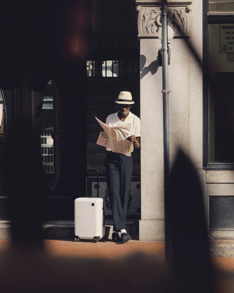 Monos in motion – captured in Vancouver's historic Gastown neighbourhood by Marley Hutchinson. #MonosTravel #JourneyOn #Luggage #Suitcase #MetroDuffel #MetroSling #SaddleTan #OxfordBlue #StellarWhite #Travel #TravelEssentials #TravelCompanion Lifestyle Travel Photography, Suitcase Photoshoot, Airport Photoshoot, Van Photoshoot, Suitcase Aesthetic, African Image, Oxford Blue, Urban Lifestyle, Coral Gables