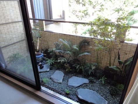 Amazing balcony garden Zen Balcony Ideas, Japanese Balcony, Zen Balcony, Tokyo Apartment, Apartment Balcony Garden, Tiny Balcony, Balcony Design Ideas, Small Balcony Garden, Small Terrace