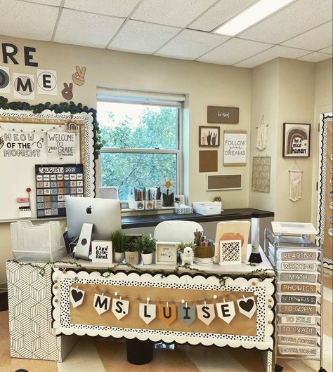 Teacher Room Ideas Elementary Boho, Desk Decor Ideas For Teachers, Boho Classroom Desk, Easy Meals For Teachers Lunch Ideas, Classroom Themes Junior High, Teacher Classroom Asthetic, Boho Rainbow Teacher Desk, Behind Desk Wall Decor Classroom, Using Lights In Classroom