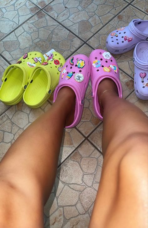 Croc Fashion, Classy House, Crocs Aesthetic, Crocs With Charms, Crocs Ideas, Crocs Outfit, Crocs Slippers, Curl Hair With Straightener, Pink Crocs