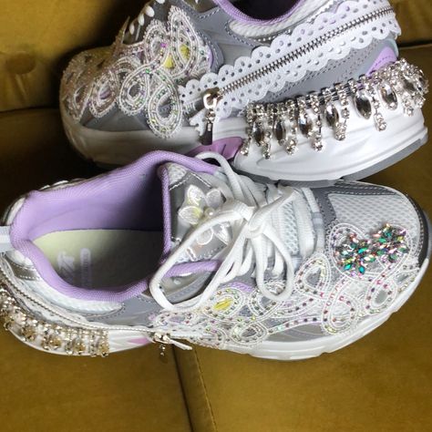 Avia Sneakers Brand New Size 7 1/2 Junk Shoes, Bejeweled Sneakers, Sneakers Customized, Avia Shoes, Pretty Sneakers, Fly Fits, Custom Af1, Shoe Ideas, Sporty Sneakers