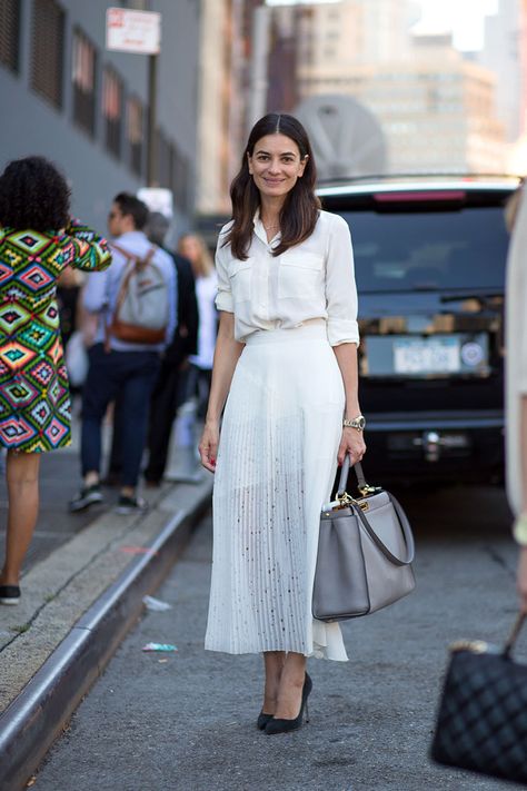 White button down collared shirt with pockets + pleated sheer white midi skirt Leila Yavari, Rokku Gyaru, Roka Ceremony, Weekend Mode, Elegantes Outfit Frau, Walking Down The Street, New York Street Style, Pakaian Feminin, Street Style Summer