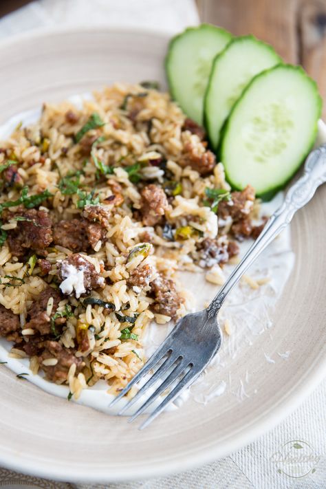 Lebanese Lamb Rice | thehealthyfoodie.com Food Biryani, Lebanese Dishes, Lamb And Rice, Arabisk Mad, Desserts Cheesecake, Biryani Recipes, Fruit Carvings, Lamb Dishes, Veggie Food