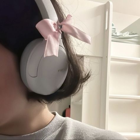 pink bows, headphones, it girl aesthetic, clean girl aesthetic, croquette style, spring style, spring outfit, pink aesthetic, pink girl, pretty in pink, pink pilates princess, hair decor, hair inspo Kath Core, Daughter Activities, Mood And Tone, Everything Pink, Candy Bags, Pink Princess, Ribbon Bow, Soft Girl, Pink Satin