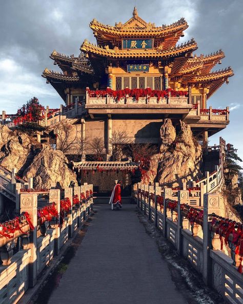 Laojun Mountain, Ancient Chinese Architecture, Luoyang, Journey To The West, Chinese Architecture, Japanese Aesthetic, Architecture Old, China Travel, Ancient China