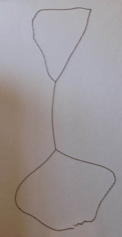 How to Make a Body Chain - DIY Jewelry Hub Leg Chain Diy, Body Chain Outfit, Body Chain Jewelry Outfit, Diy Body Chain, Body Jewelry Diy, Chain Outfit, Body Chain Harness, Shoulder Jewelry, Leg Chain