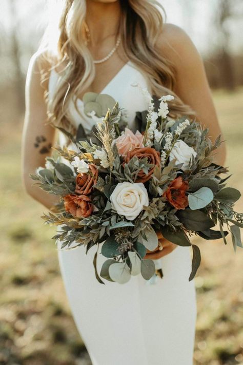 Sage Green Wedding Colors, Ivory Bouquet, Rusting Wedding, Fall Bouquet, Bridal Bouquet Fall, Green Wedding Colors, Sage Wedding, Boda Mexicana, Boho Bouquet