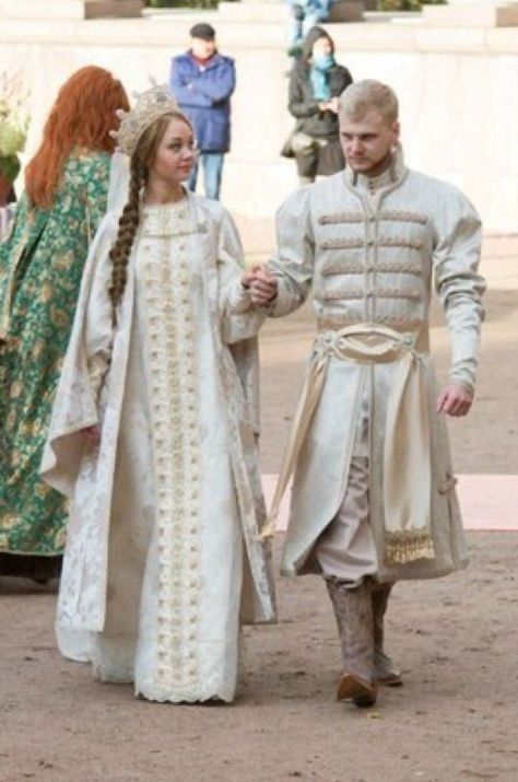 Medieval Clothing, Russian Wedding, Traditional Wedding Attire, Russian Culture, Russian Style, Russian Fashion, Wedding Attire, Traditional Wedding, A Man