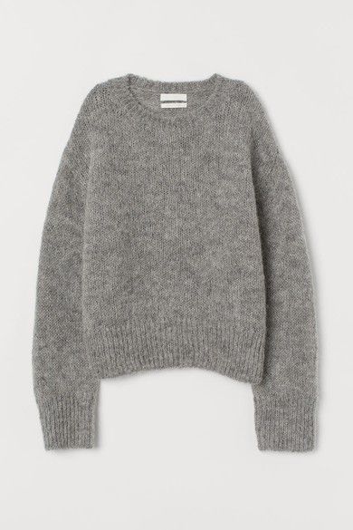 How to Build a Capsule Wardrobe on a Budget - livelovesara 00s Mode, Mode Zara, Stockholm Fashion, Mode Inspiration, Wool Blend Sweater, Dream Clothes, Grey Sweater, Capsule Wardrobe, Everyday Fashion