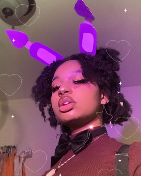 Chloe’💖 on Instagram: “Glamrock Bonnie!! ⭐️💜 . . . . . . Tags 🏷: #glamrockbonnie #fnaf #blackcosplayer #fnafsecuritybreach #glamrockbonniecosplay #bonniefnafsb…” Bonnie Halloween Costume Fnaf, Fnaf Bonnie Makeup, Bonnie Fnaf Costume, Glamrock Bonnie Cosplay, Fnaf Cosplay Bonnie, Bonnie Makeup, Bout Makeup, Bonnie Cosplay, Bonnie Costume