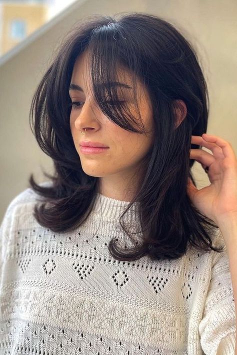 butterfly cut on shoulder length hair Should Length Hair Styles, Short Shoulder Length Hair, Above Shoulder Length Hair, Indian Hair Cuts, Haircuts For Girls, Layered Haircuts Shoulder Length, Middle Hair, Modern Shag, Butterfly Haircut