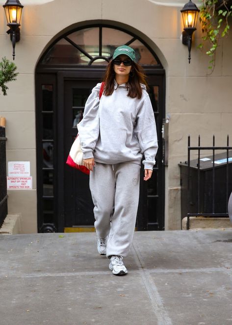 Emily Ratajkowski Style Emrata Street Style 2023, Emily Ratajkowski Style Street Winter, Emrata Paparazzi, Emrata Haircut, Celebrity Outfits 2023, Emily Ratajkowski Style Street 2023, Emily Ratajkowski Style Winter, Emily Ratajkowski Style Street, Emrata Street Style