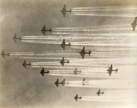 Photos from Ernest Havecker 100th Bomber Group 418th Bomb Squadron Brady Core, Gel Prints, Heavy Vehicles, Military Aesthetic, Flying Fortress, Accounts Receivable, Vintage Planes, Wwii Plane, Ww2 Planes