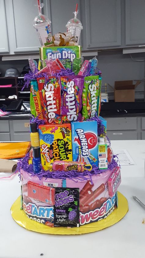 Candy Tower Cake, Diy Candy Birthday Cake, Candy Cake Diy Ideas, Candy Cake Ideas Birthday Diy, Candy Trophy, Cake Made Of Candy, Diy Candy Cake, Candy Cake Ideas Birthday, Cake Made Out Of Candy