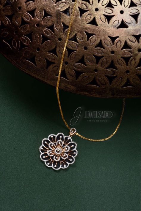 Dimand Pendent, Diamond Pendent Set Design, Gold Pendant Designs For Women, Diamonds Pendants, Antique Necklace Gold, Fashion Jewelry Necklaces Gold, Pearl Earrings Designs, Gold Bridal Necklace, Antique Necklaces Design