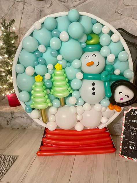 Winter Balloon Backdrop, Christmas Balloon Art, Balloon Snowman, Christmas Balloon Centerpieces, Balloon Christmas Tree, Christmas Balloon Arch, Balloon Sculptures Diy, Balloon Wreath, Christmas Balloon Decorations