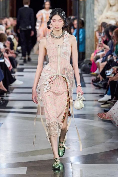 Spring 2023 Ready To Wear, 2023 Ready To Wear, Middle Age Fashion, Spring 2023, Runway Collection, 가을 패션, Fashion Show Collection, London Fashion Week, Paris Fashion