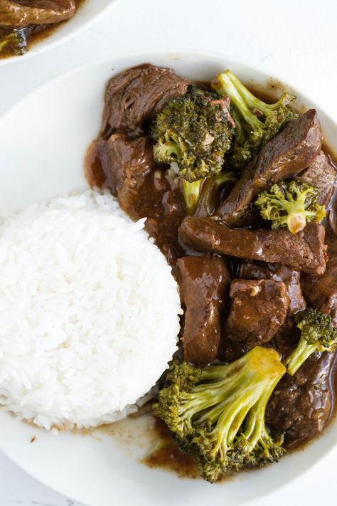 Easy Slow Cooker Beef And Broccoli Slow Cooker Beef And Broccoli, Broccoli Dishes, Beef And Broccoli, Broccoli Beef, Think Food, Crock Pot Slow Cooker, Broccoli Recipes, Crock Pot Cooking, Slow Cooker Beef