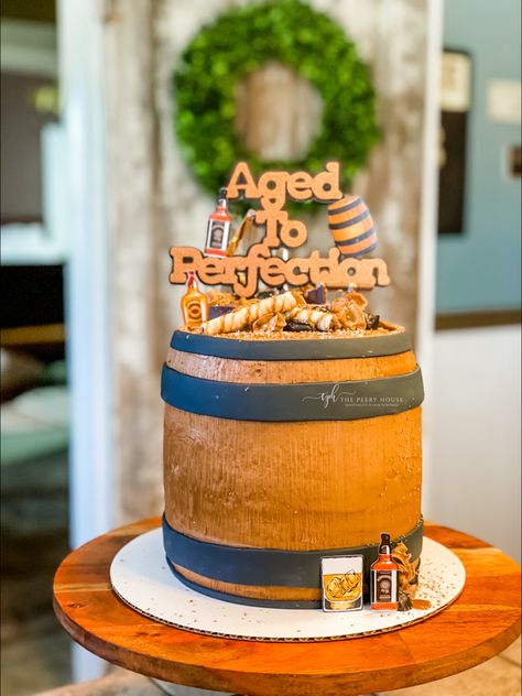 Whiskey Decorated Cake, Bourbon Bottle Cake, Bourbon Birthday Cake, Barrel Birthday Cake, Party Graduation Ideas, Bourbon Caramel Sauce, Bourbon Caramel, Barrel Cake, Salted Carmel