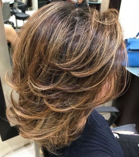 Swoopy Layers for Voluminous and Dynamic Hair Kort Bob, Medium Layered Haircuts, Medium Layered Hair, Medium Layered, Haircuts For Medium Hair, Penteado Cabelo Curto, Mid Length Hair, Medium Hair Cuts, Medium Length Hair