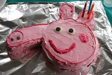 Peppa Pig Baking Fails (PLUS Peppa Cake Tutorial) 5 Bolo Da Peppa Pig, Cake Disasters, Piggy Cake, Baking Fails, Bad Cakes, Scary Food, Ugly Cakes, Cake Fails, Pig Cookies