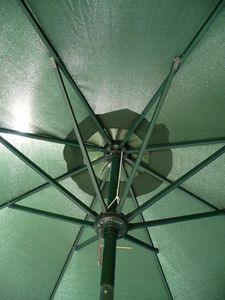 How to Dye a Faded Patio Umbrella!? My once red umbrella is now an ugly dingy pink :( SO THIS IS COOL! Best Patio Umbrella, Ideas Picnic, Patio Umbrella Covers, Umbrella Painting, Umbrella Cover, Table Umbrella, Picnic Tables, Teak Oil, Ideas Patio